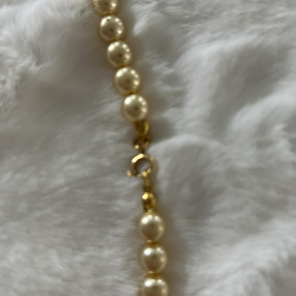 Classic Gold Pearl Necklace - Women Jewelry - Picture 4 of 4